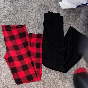 To pair girls leggings